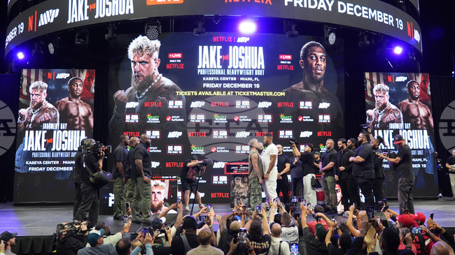 Евентуална загуба от Джейк Пол би била „ужасно унизителна“ за Джошуа, каза промоутърът Еди Хърн