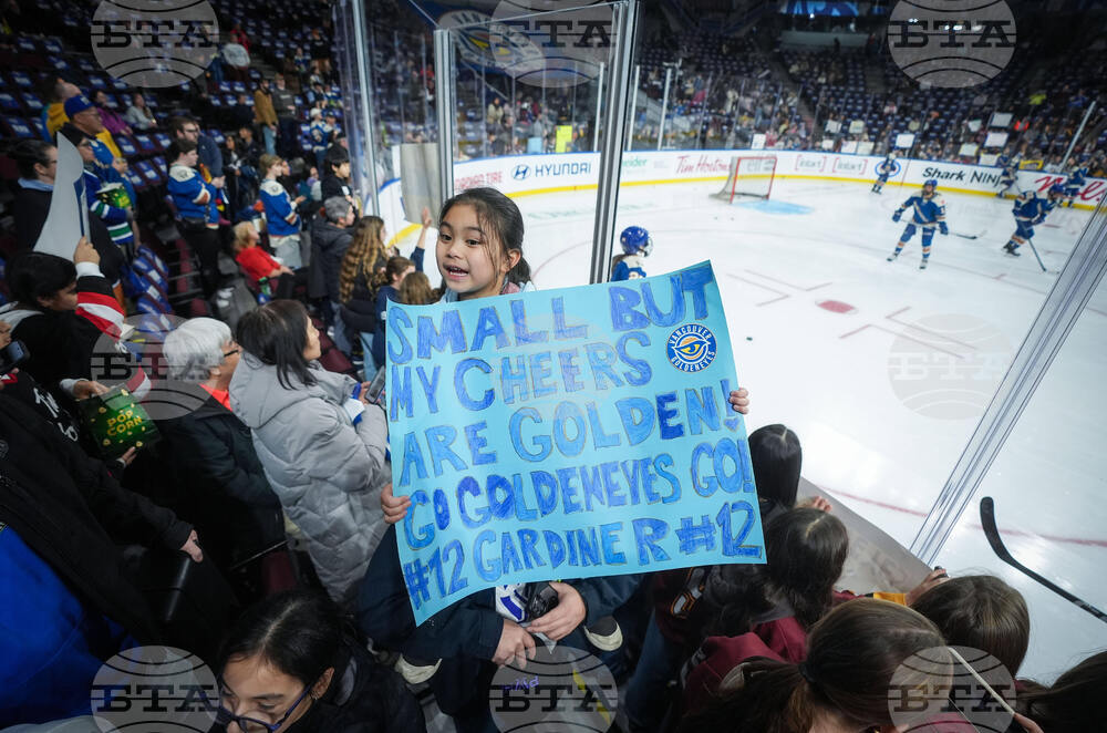 PWHL Goldeneyes Torrent Hockey