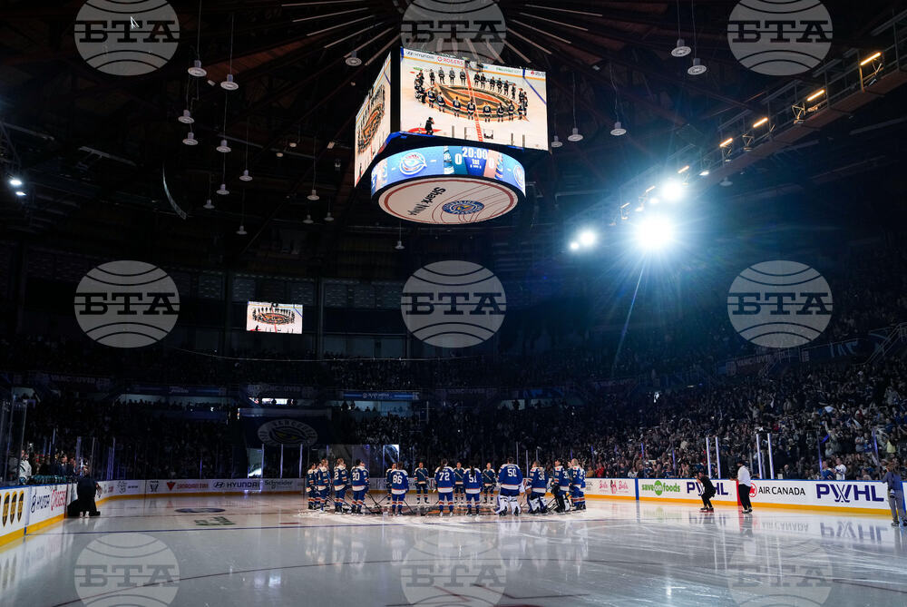 PWHL Goldeneyes Torrent Hockey