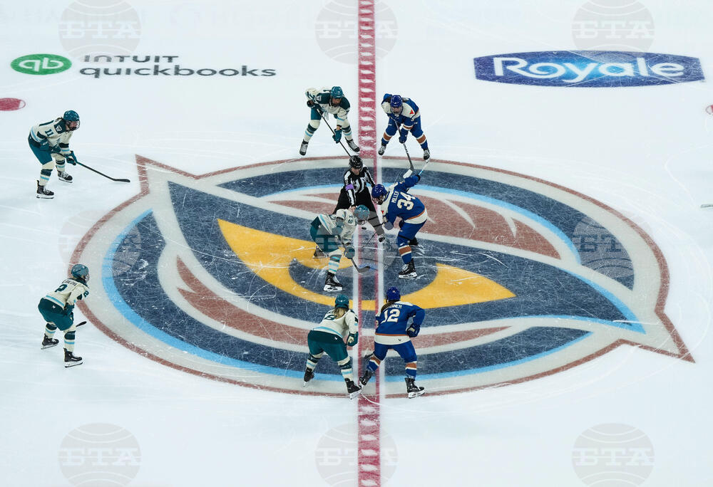 PWHL Goldeneyes Torrent Hockey