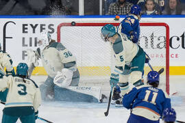 PWHL Goldeneyes Torrent Hockey