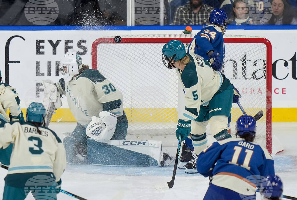 PWHL Goldeneyes Torrent Hockey