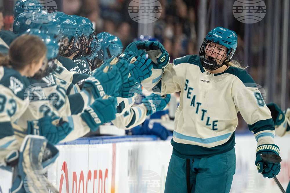 PWHL Goldeneyes Torrent Hockey