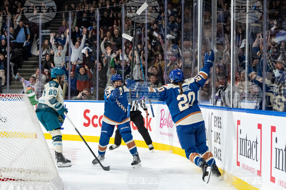 PWHL Goldeneyes Torrent Hockey