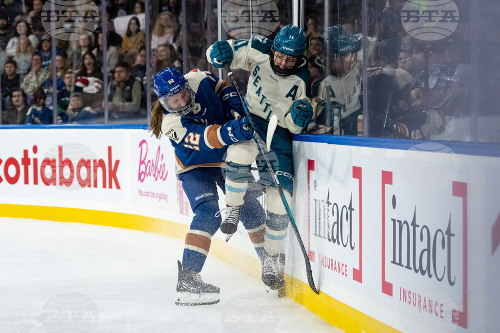 PWHL Goldeneyes Torrent Hockey