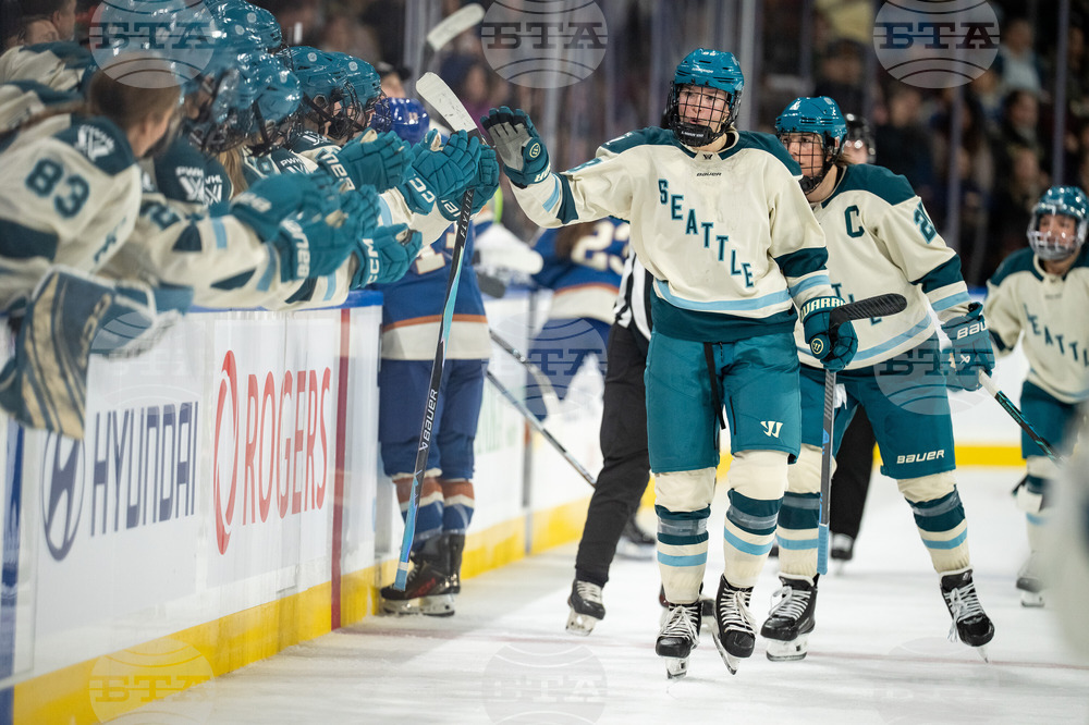 PWHL Goldeneyes Torrent Hockey