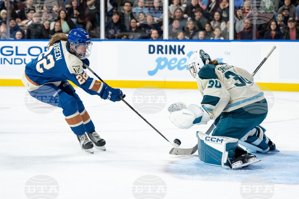 PWHL Goldeneyes Torrent Hockey