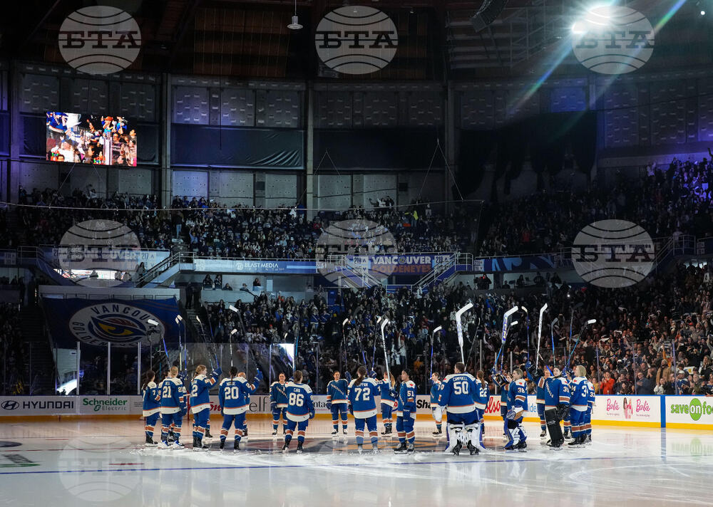 PWHL Goldeneyes Torrent Hockey