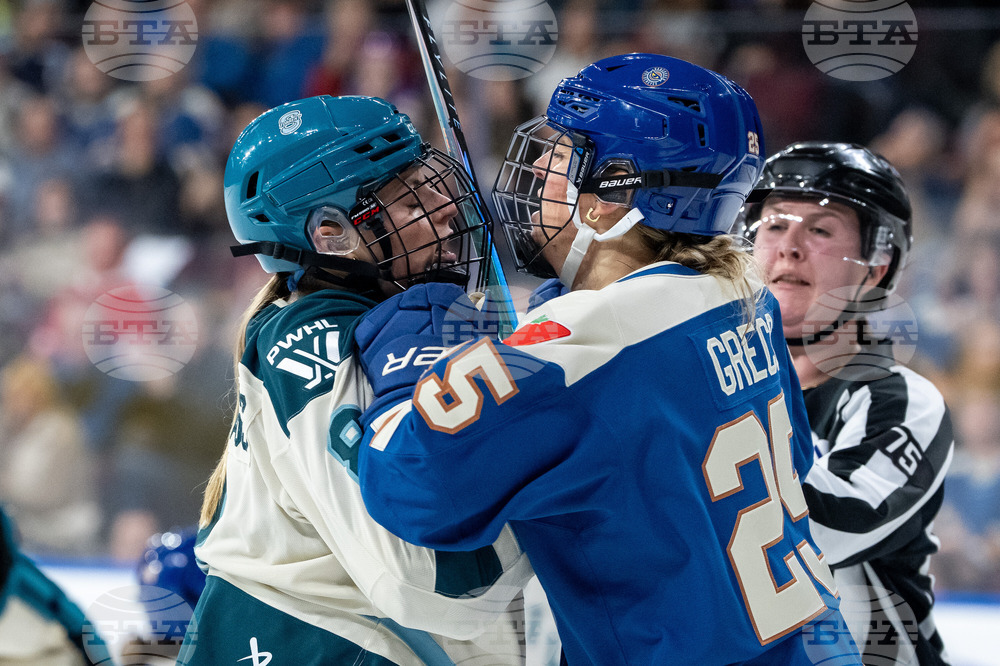 PWHL Goldeneyes Torrent Hockey