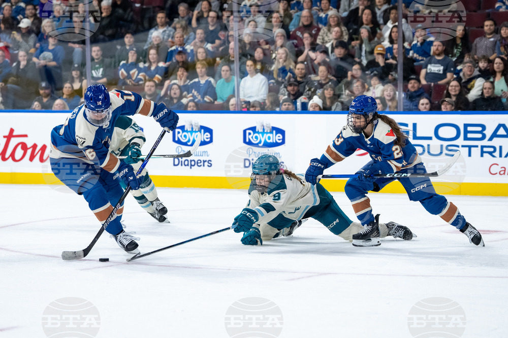 PWHL Goldeneyes Torrent Hockey