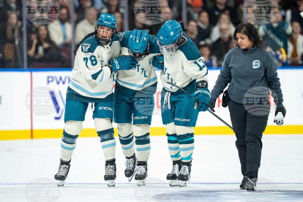 PWHL Goldeneyes Torrent Hockey