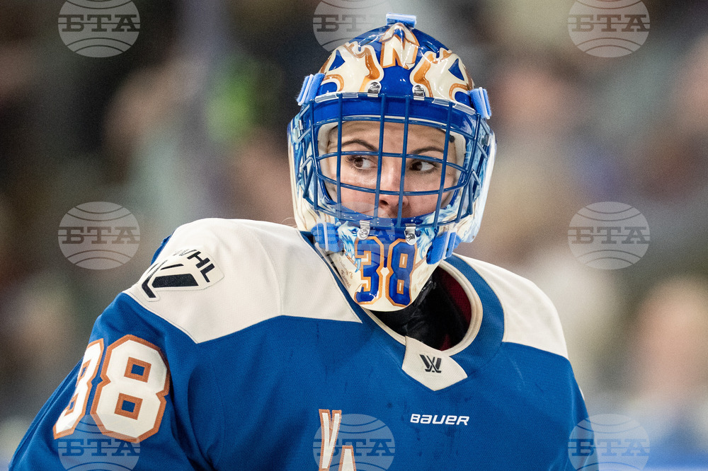 PWHL Goldeneyes Torrent Hockey