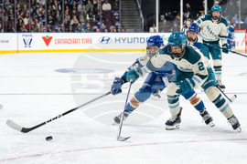 PWHL Goldeneyes Torrent Hockey