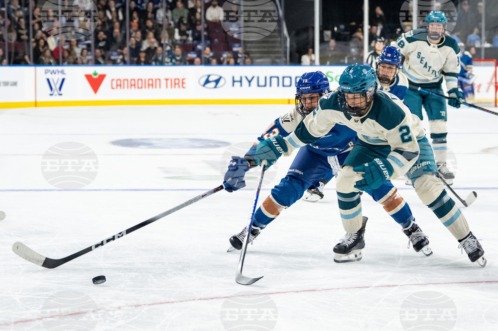 PWHL Goldeneyes Torrent Hockey