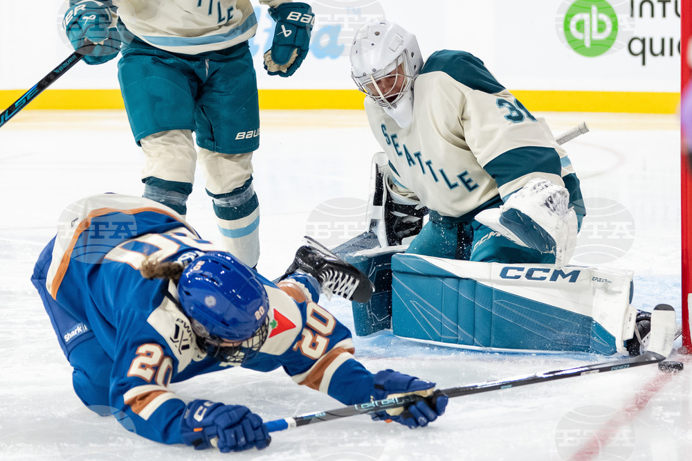 PWHL Goldeneyes Torrent Hockey