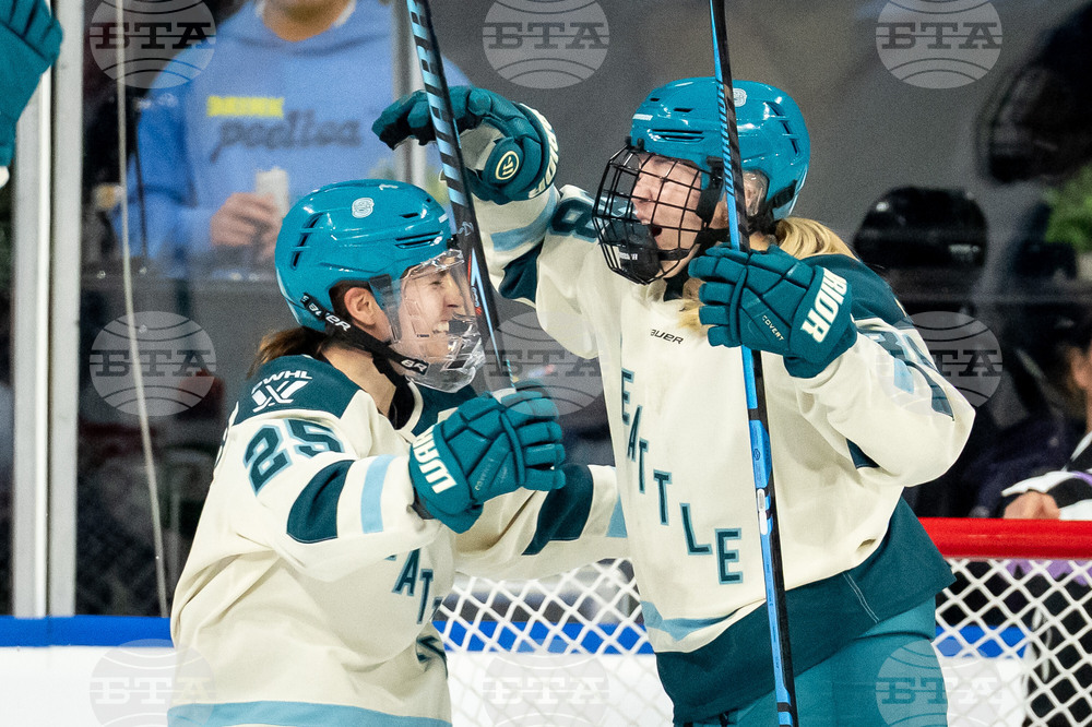 PWHL Goldeneyes Torrent Hockey