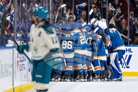 PWHL Goldeneyes Torrent Hockey