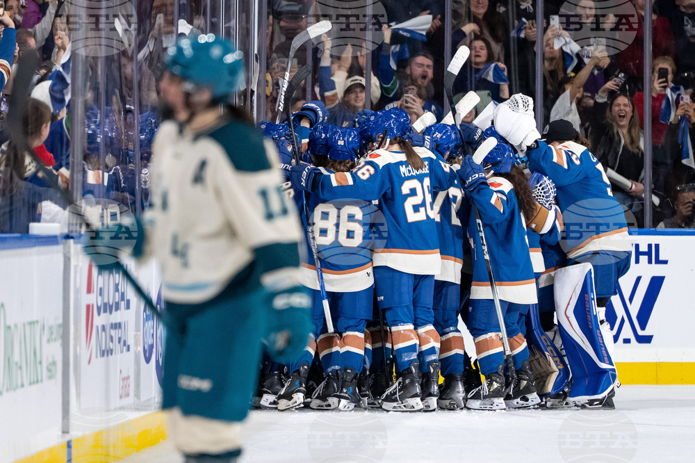 PWHL Goldeneyes Torrent Hockey