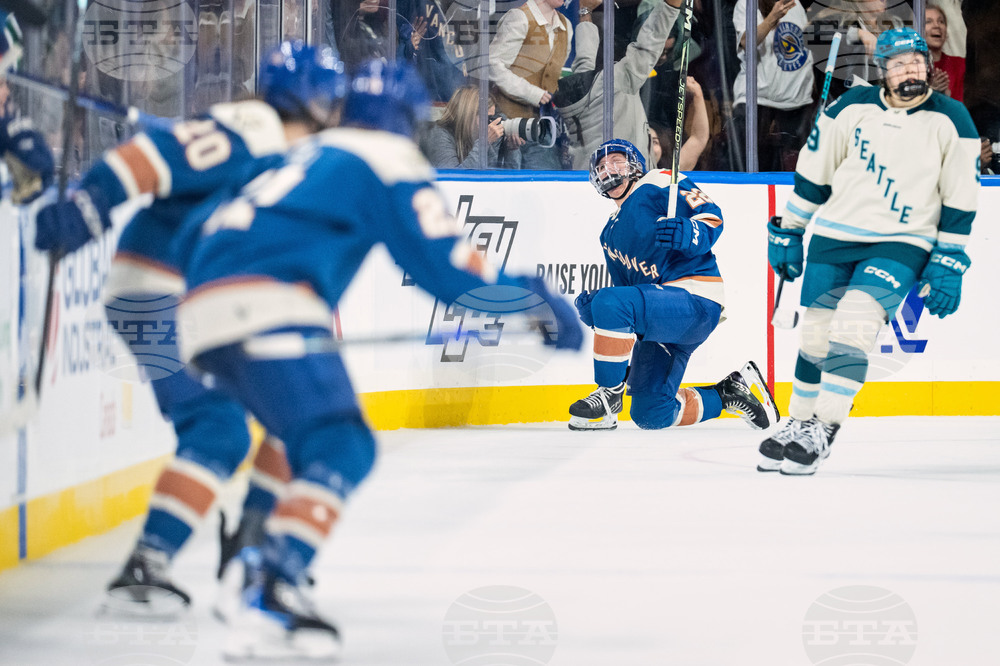 PWHL Goldeneyes Torrent Hockey