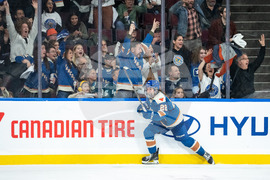 PWHL Goldeneyes Torrent Hockey