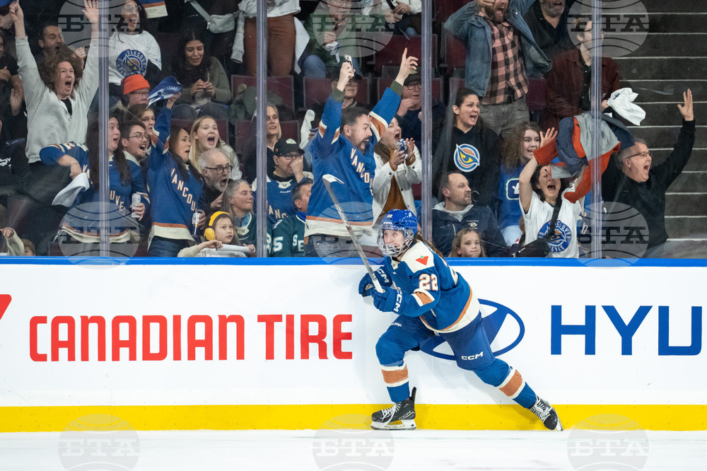 PWHL Goldeneyes Torrent Hockey