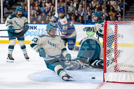 PWHL Goldeneyes Torrent Hockey