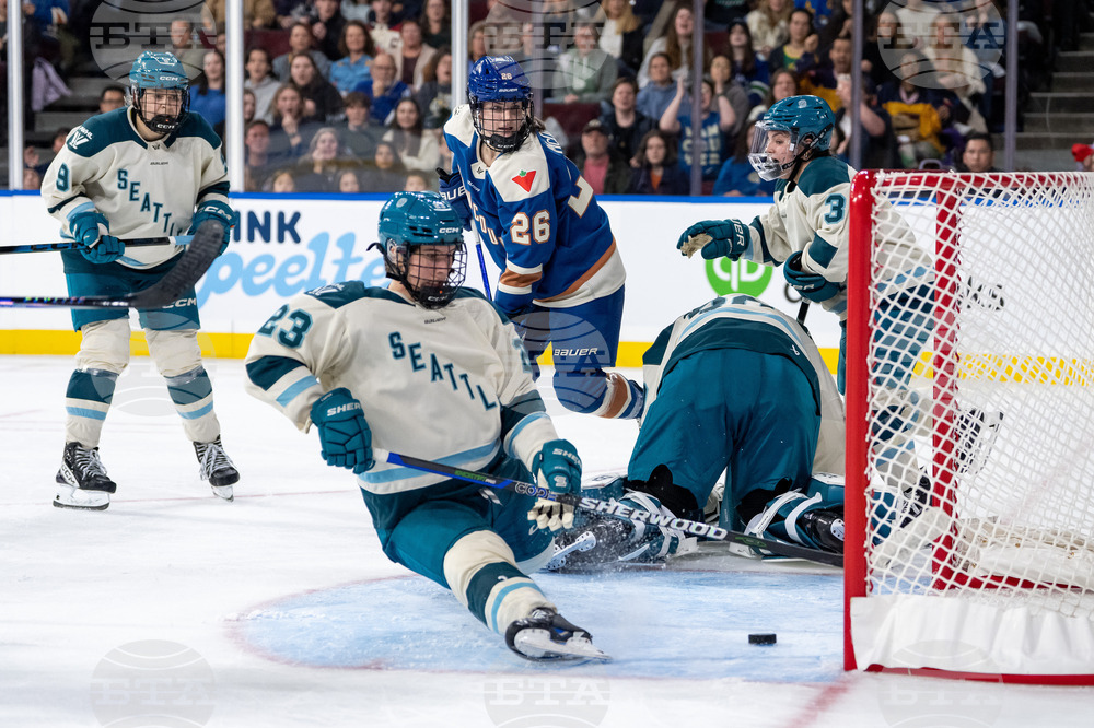 PWHL Goldeneyes Torrent Hockey