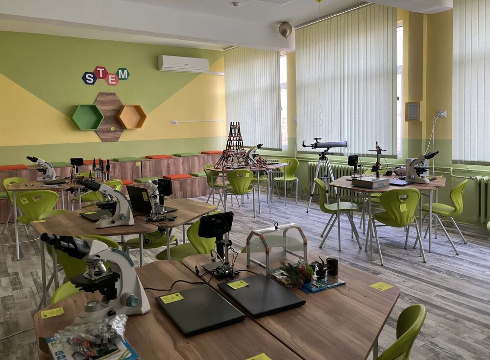 В ОУ „Св. св. Кирил и Методий“ – Елхово вече функционира STEM кабинет за практическо обучение на учениците