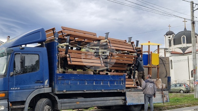 Над 100 пейки ще бъдат поставени пред домовете на хората на няколко улици в Септември