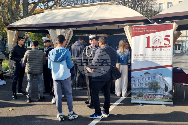 Военноморското училище бе домакин на изложение на варненските университети