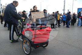 Протест - разширяване на зоните и повишаване на цените - жива верига