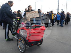 Протест - разширяване на зоните и повишаване на цените - жива верига