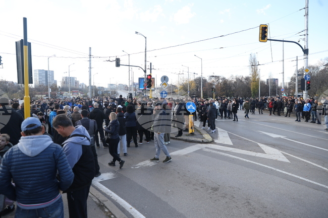 Протест - разширяване на зоните и повишаване на цените - жива верига