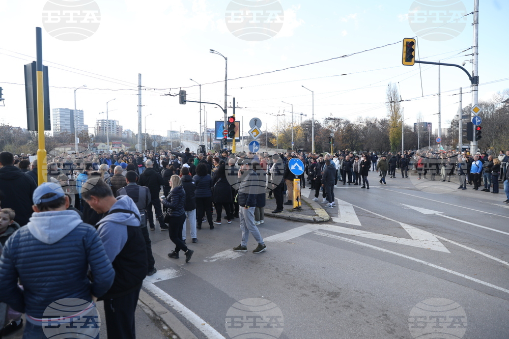Протест - разширяване на зоните и повишаване на цените - жива верига