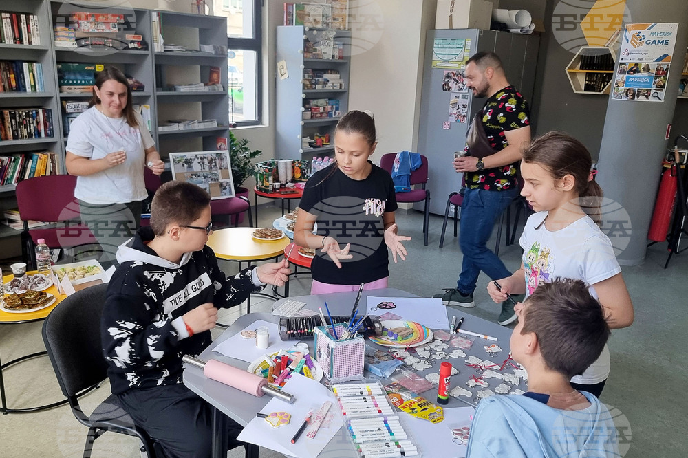 Перник - детска творческа работилница - коледни сувенири