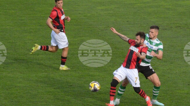 Локомотив София победи Черно море като гост в мач с два отменени гола, защитникът Райън Бидунга донесе успеха на столичани