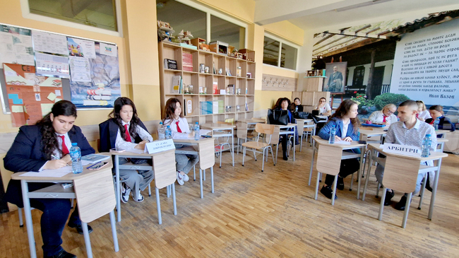 Отборът на Средното училище "Сава Доброплодни" спечели междучилищния дебат, организиран в Шумен