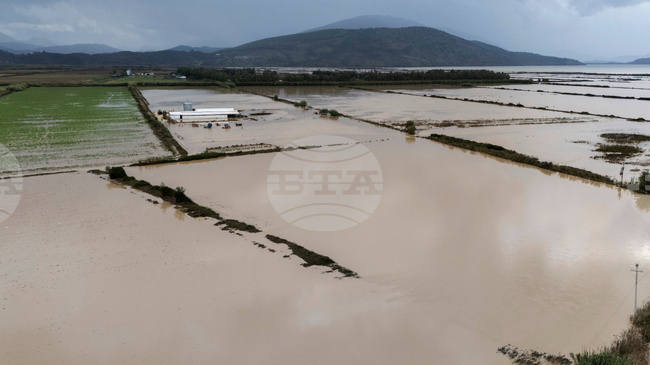 Албанските власти продължават отстраняването на проблеми след проливните дъждове в последните дни; днес и утре се очакват още валежи