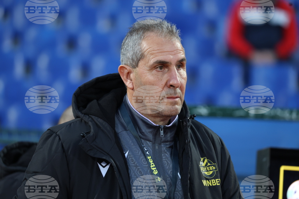 Треньорът на Ботев Пловдив Димитър Димитров изрази претенции към съдийството на мача с ЦСКА