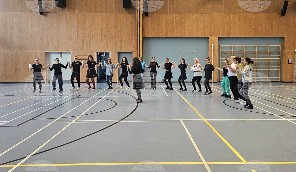 Танцьорите от Групата за народни танци „Хоротропци“ в Копенхаген направиха днес репетиция и подготовка за коледен концерт