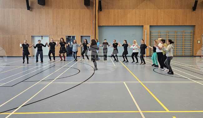 Танцьорите от Групата за народни танци „Хоротропци“ в Копенхаген направиха днес репетиция и подготовка за коледен концерт