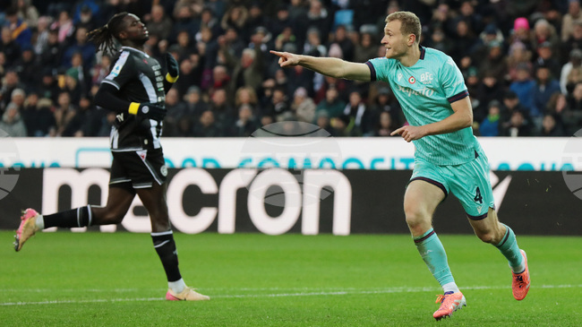 Нова убедителна победа изведе Болоня до върха в Серия А, Каляри и Дженоа си вкараха шест гола