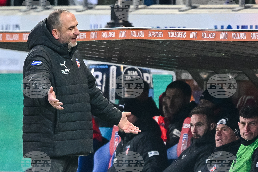 Ръководството на Хайденхайм подкрепи треньора Франк Шмид въпреки последното място на тима в Бундеслигата