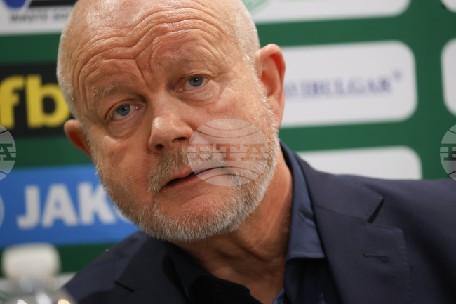 Важното е, че отборът играе добре, но трябва да създаваме повече положения, каза треньорът на Лудогорец Хьогмо