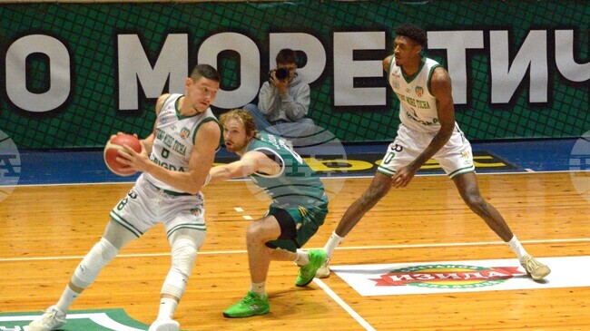 Берое, Локомотив (Пловдив) и Миньор постигнаха победи в мъжкото баскетболно първенство