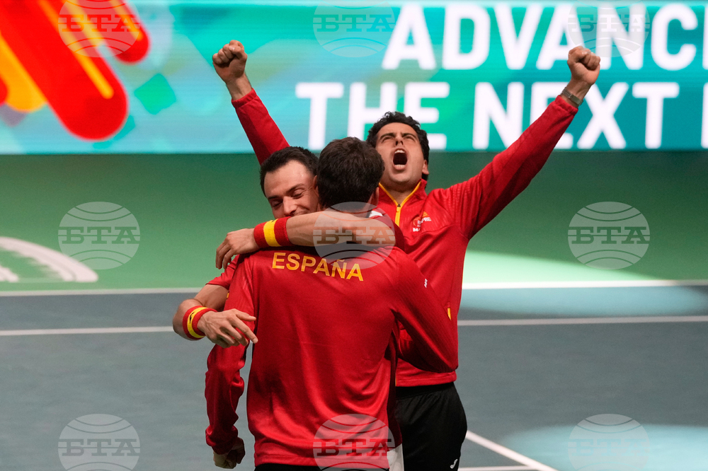 Испания се класира за финала за Купа „Дейвис“ след успех в мача на двойки над Германия