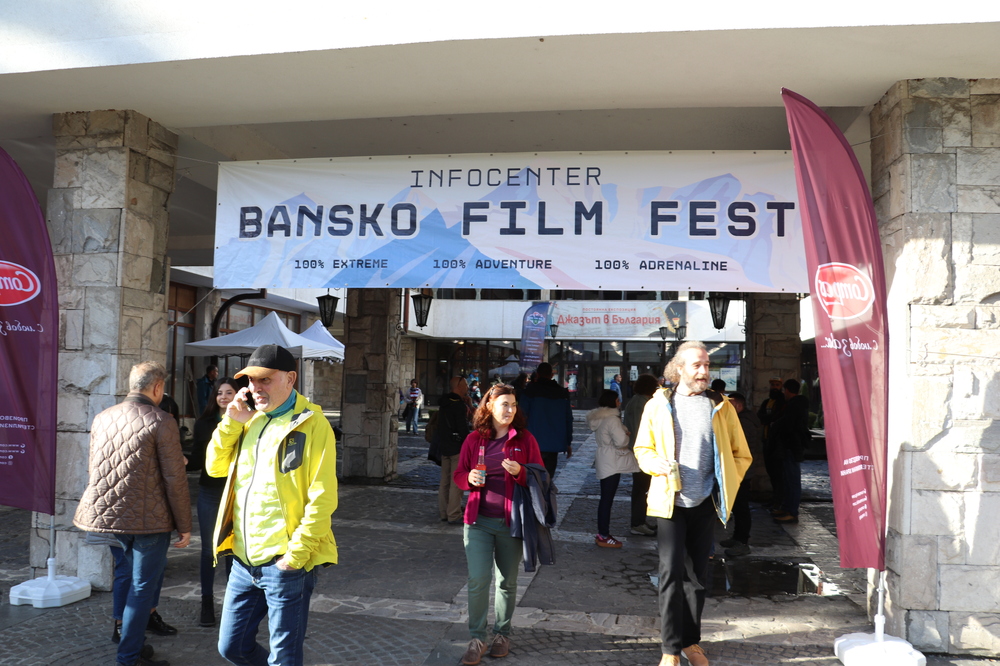 Банско кипи от емоции и събития