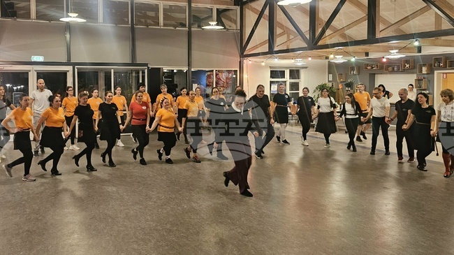 Стъпките на пет хорà разучаваха участниците във втората част на семинара, част от представянето на „Онлайн каталога с български хорà“ в Копенхаген 