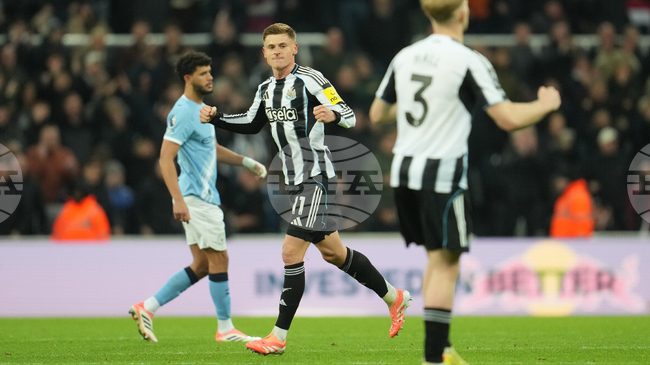 С два гола на Харви Барнс Нюкасъл измъкна точките от Манчестър Сити в среща от английската Висша лига