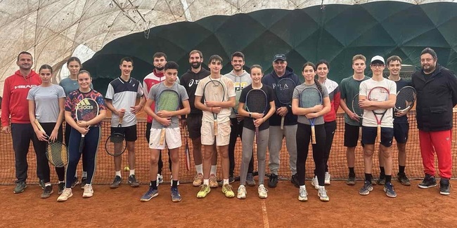 Известният италиански тенис специалист Клаудио Пистолези проведе две открити тренировки в първия ден от визитата си в България